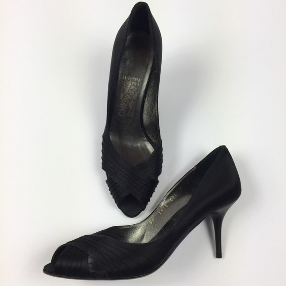 Salvatore Ferragamo Satin Pumps - Picture 1 of 7